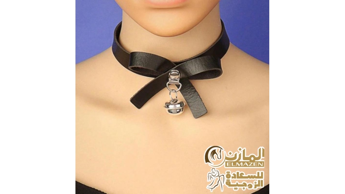 "طوق رقبة جلد أسود بتصميم فيونكة أنيق وجرس معدني في المنتصف"